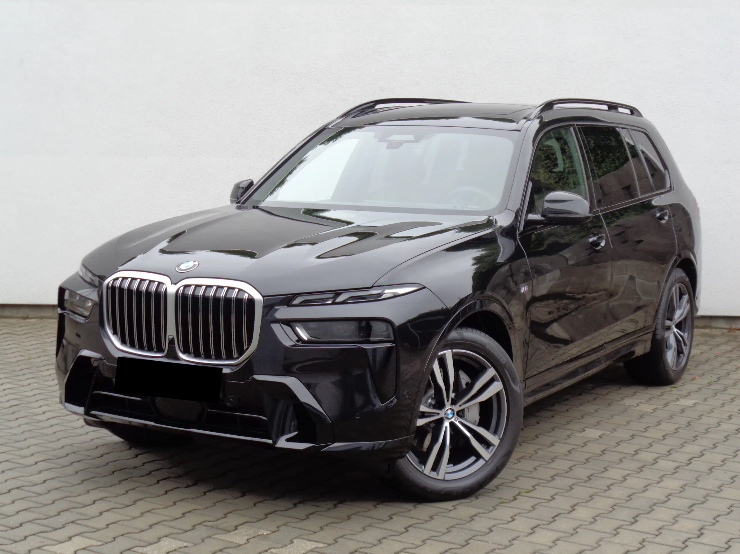 BMW X7 40d xDrive Msport | facelift | nové české auto skladem | ihned k předání | černá / hnědá kůže | skvělá výbava | super cena 2.479.000,- Kč bez DPH | nákup online AUTOiBUY.com 